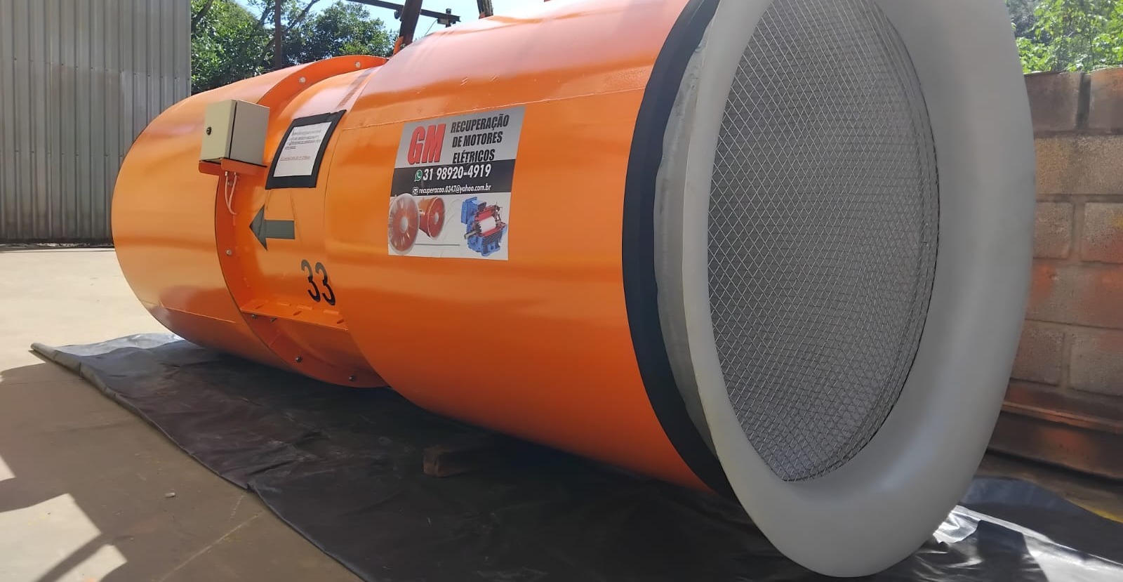 Ventilador axial industrial laranja recuperado pela GM Recuperação de Motores Elétricos